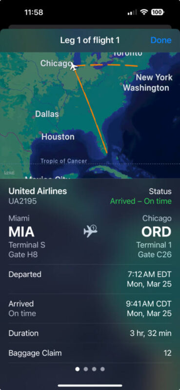 Screenshot of iMessage flight tracking feature